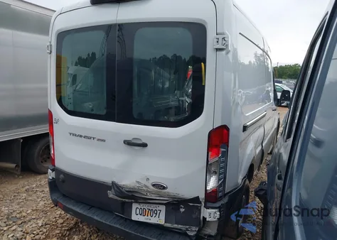 2020 Ford Transit-250 z USA, uszkodzony, nr VIN 1FTBR1C81LKB65621